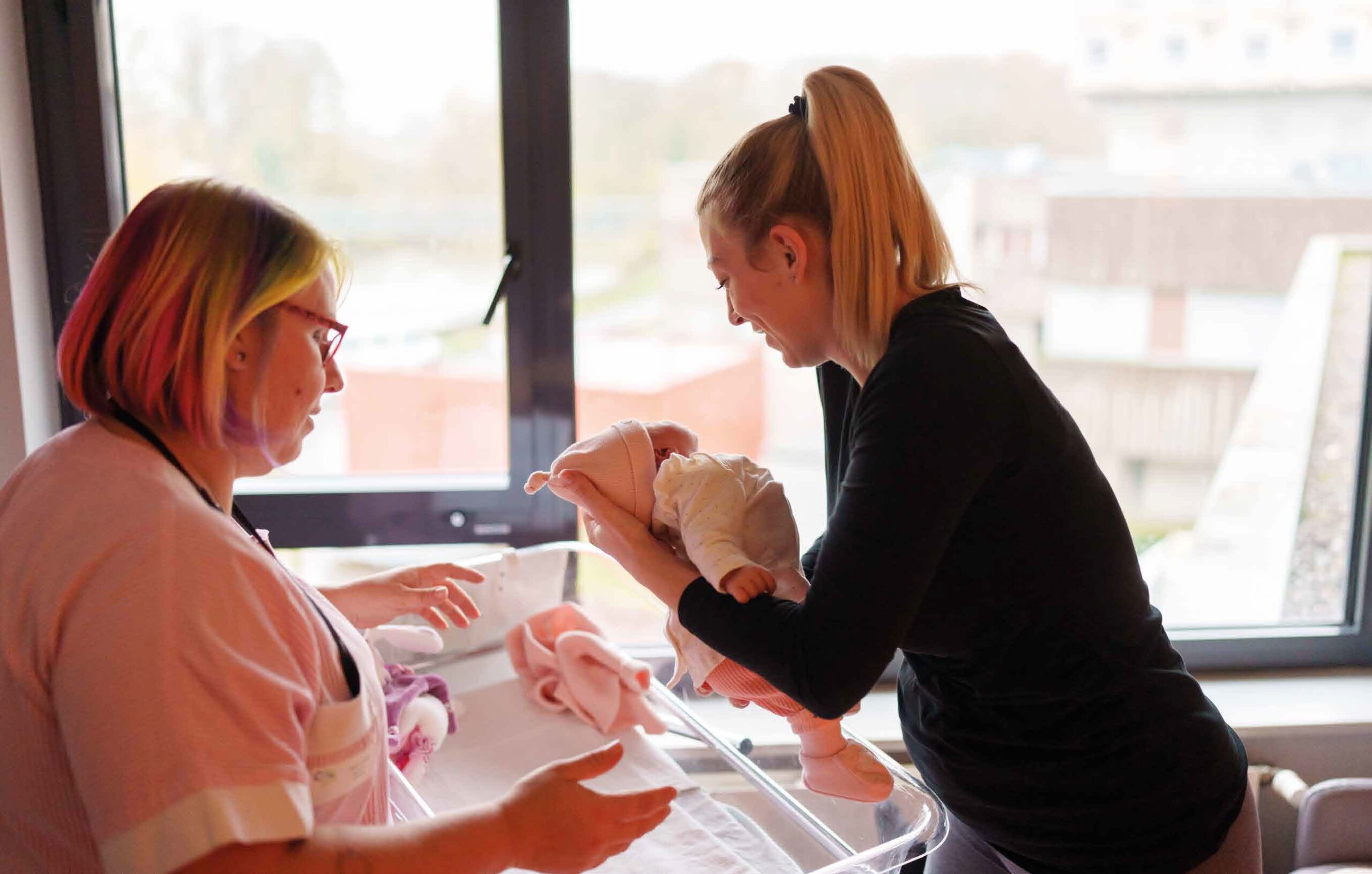 Photo d'une maman à l'hopital avec son enfant